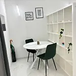 דירה Your Home, Two Steps From The Sea בארי