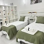 Your Home, Two Steps From The Sea דירה
