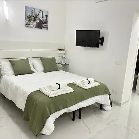 Your Home, Two Steps From The Sea Bari